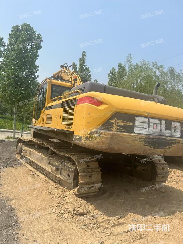 駕駛室頂部（整機外觀）