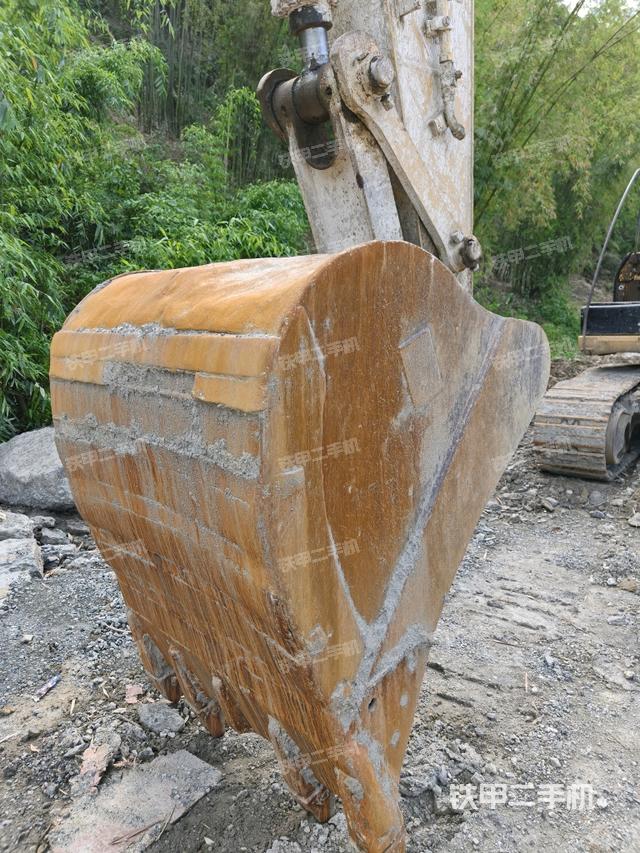 小臂整體左后(工作和回轉(zhuǎn)裝置) 小臂整體左后(工作和回轉(zhuǎn)裝置)