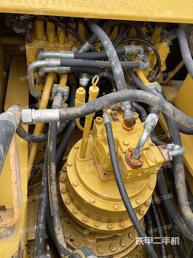 回轉(zhuǎn)馬達(dá)和主控閥（整機(jī)外觀）