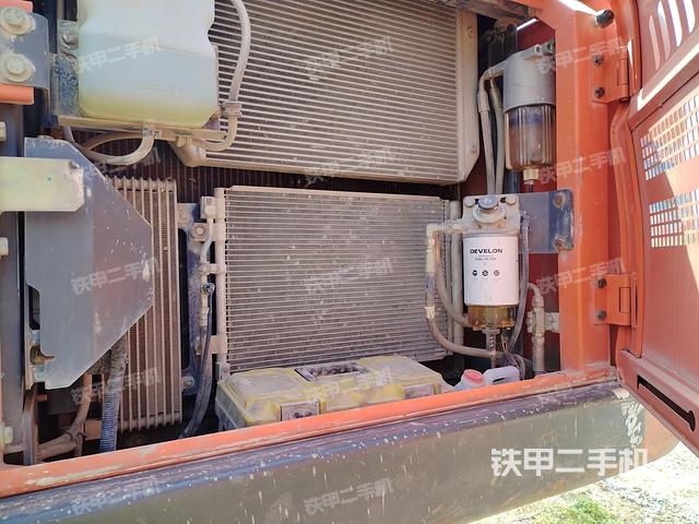 散熱器正面(大件艙室) 散熱器正面(大件艙室)