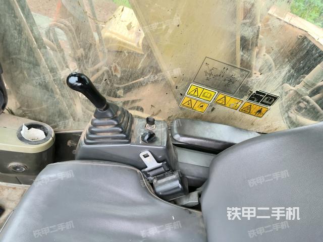 座椅右側(cè)控制臺/鑰匙門/油門/含右手柄（駕駛室部分）