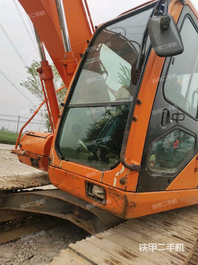 駕駛室左前45度(駕駛室部分) 駕駛室左前45度(駕駛室部分)