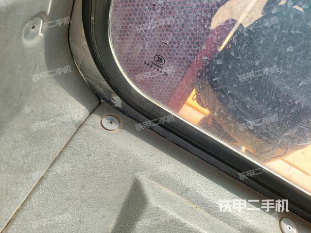 后窗玻璃角標（駕駛室部分）