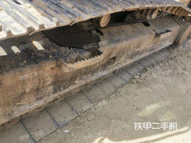 單側(cè)履帶整體(整機(jī)外觀) 單側(cè)履帶整體(整機(jī)外觀)