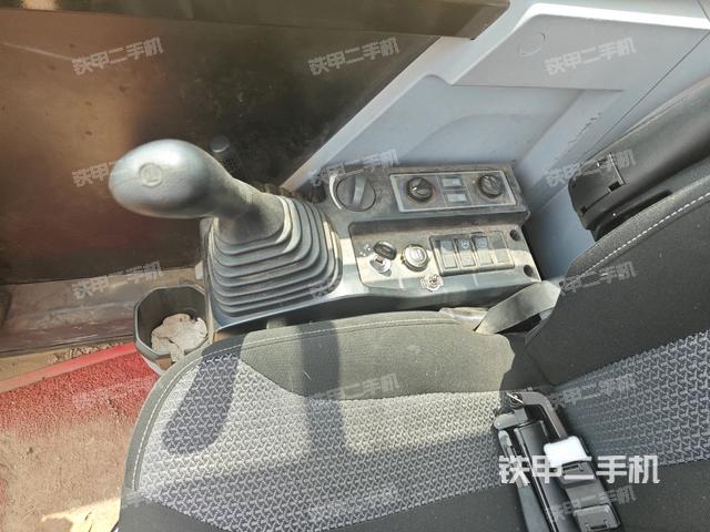 座椅右側(cè)控制臺/鑰匙門/油門/含右手柄（駕駛室部分）