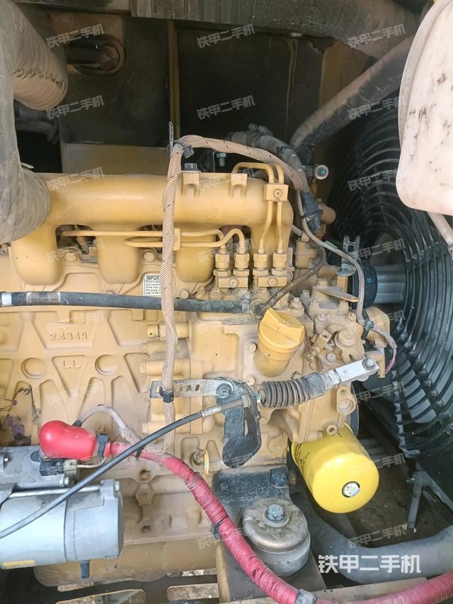 發(fā)動(dòng)機(jī)室（上車(chē)部件）