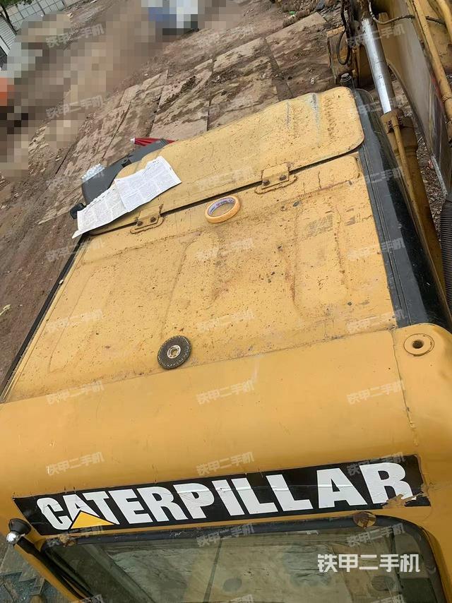 駕駛室頂部(整機(jī)外觀) 駕駛室頂部(整機(jī)外觀)