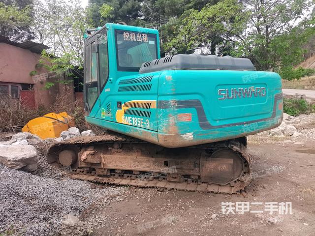液壓泵艙室正面整體(整機(jī)外觀) 液壓泵艙室正面整體(整機(jī)外觀)