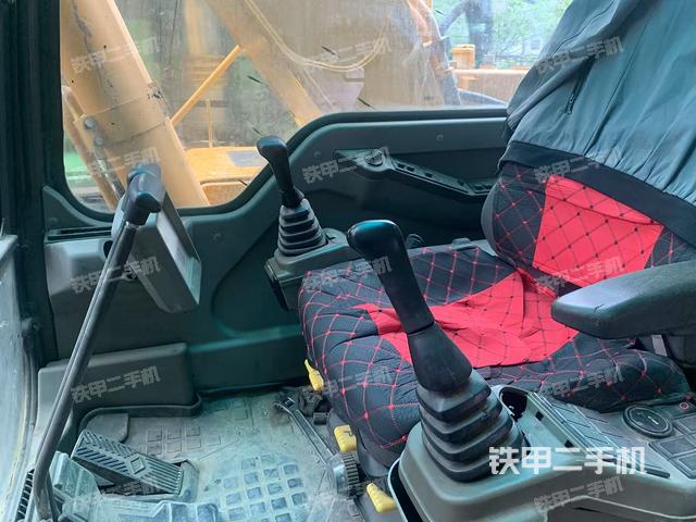 駕駛室整體（整機外觀）