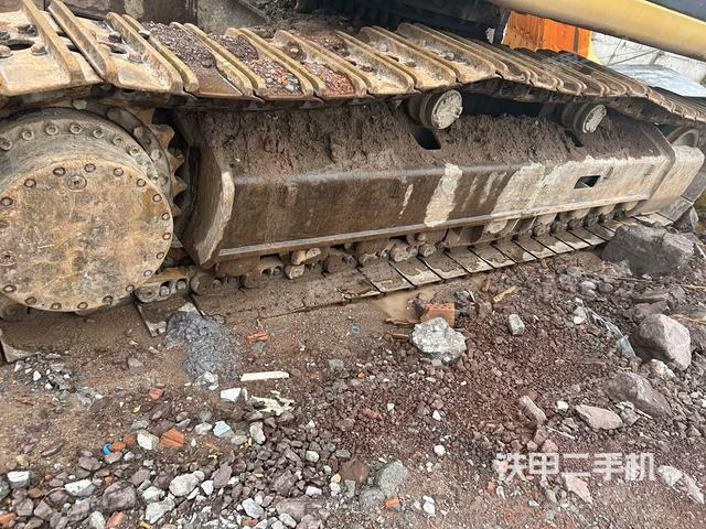 右驅(qū)動(dòng)輪（行走機(jī)構(gòu)）