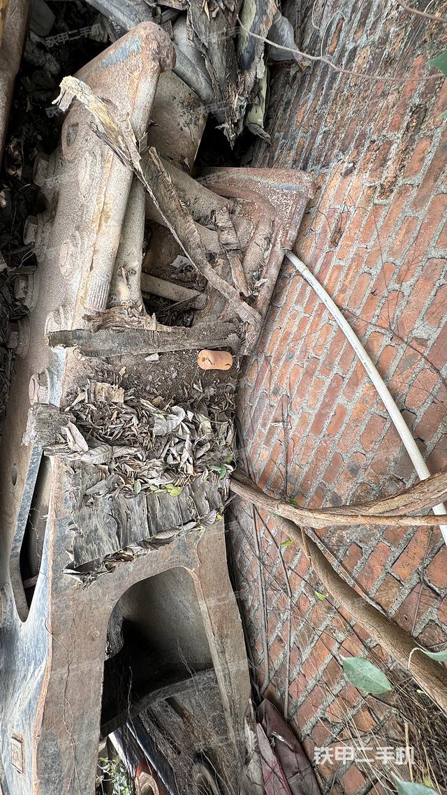 整機(jī)右側(cè)(設(shè)備外觀及核心部件) 整機(jī)右側(cè)(設(shè)備外觀及核心部件)