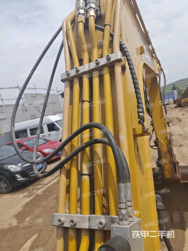 大臂背部俯視（工作和回轉(zhuǎn)裝置）