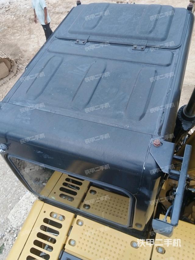 駕駛室頂部(整機外觀) 駕駛室頂部(整機外觀)