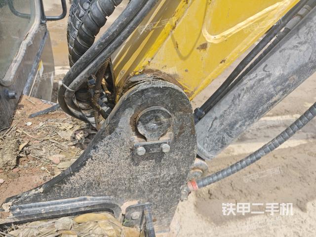 大臂根部?斜（工作和回轉(zhuǎn)裝置）