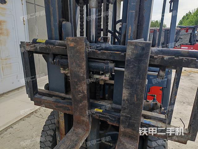 整機(jī)右側(cè)(設(shè)備外觀及核心部件) 整機(jī)右側(cè)(設(shè)備外觀及核心部件)
