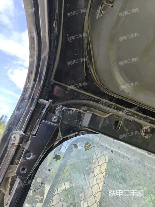 駕駛室左前45度(駕駛室部分) 駕駛室左前45度(駕駛室部分)