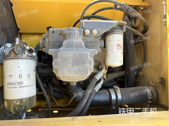 液壓泵艙室正面整體(整機(jī)外觀) 液壓泵艙室正面整體(整機(jī)外觀)