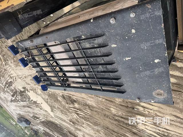 駕駛室頂部俯視(上車(chē)部件) 駕駛室頂部俯視(上車(chē)部件)