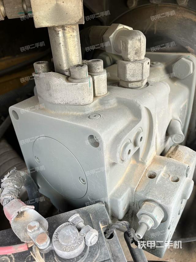 液壓泵艙室正面整體（整機(jī)外觀）