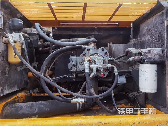 液壓泵艙室正面整體(整機(jī)外觀) 液壓泵艙室正面整體(整機(jī)外觀)