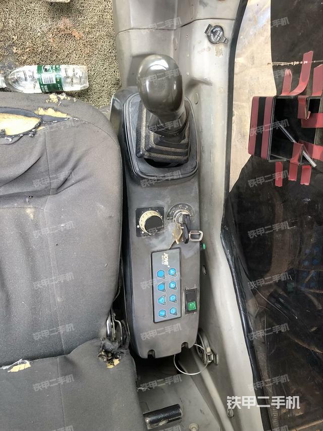 座椅右側(cè)控制臺/鑰匙門/油門/含右手柄（駕駛室部分）