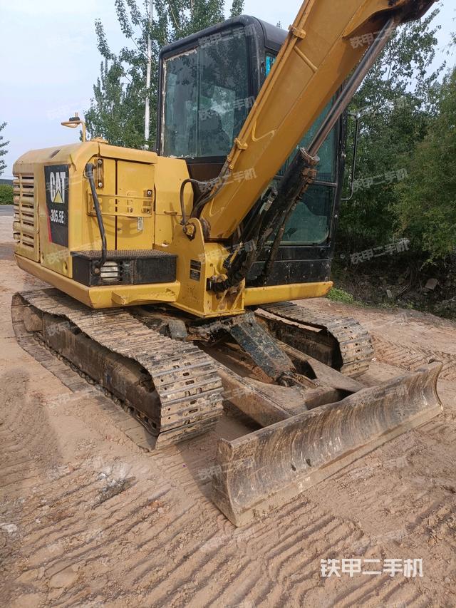 轉(zhuǎn)盤(pán)和下車(chē)架正前（工作和回轉(zhuǎn)裝置）