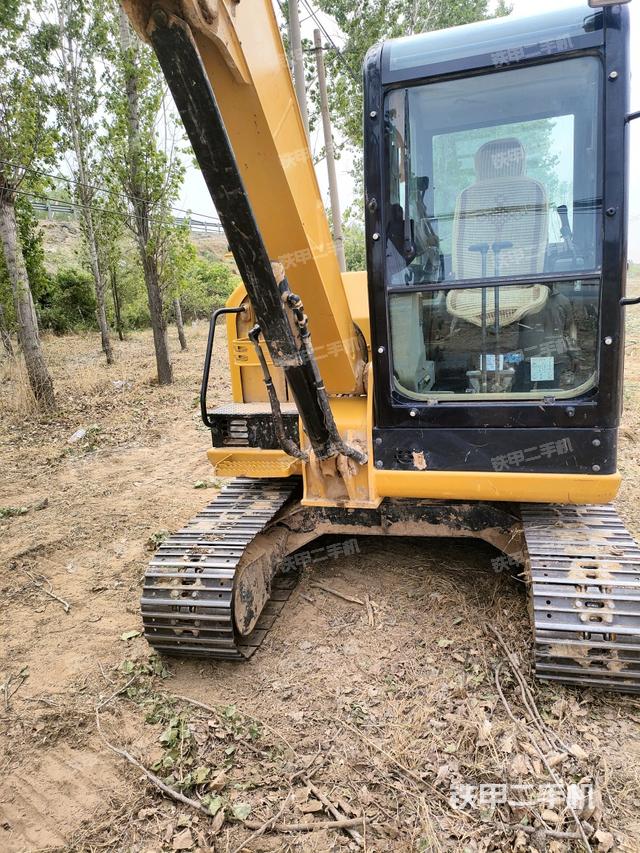 轉(zhuǎn)盤和下車架正前(工作和回轉(zhuǎn)裝置) 轉(zhuǎn)盤和下車架正前(工作和回轉(zhuǎn)裝置)