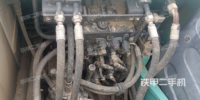 回转马达和主控阀（整机外观）