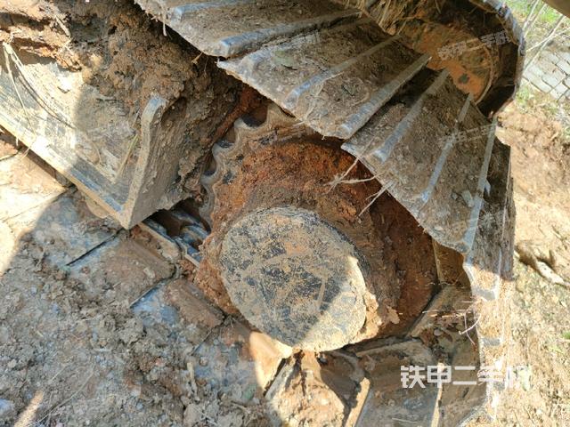 左驅(qū)動輪（行走機(jī)構(gòu)）