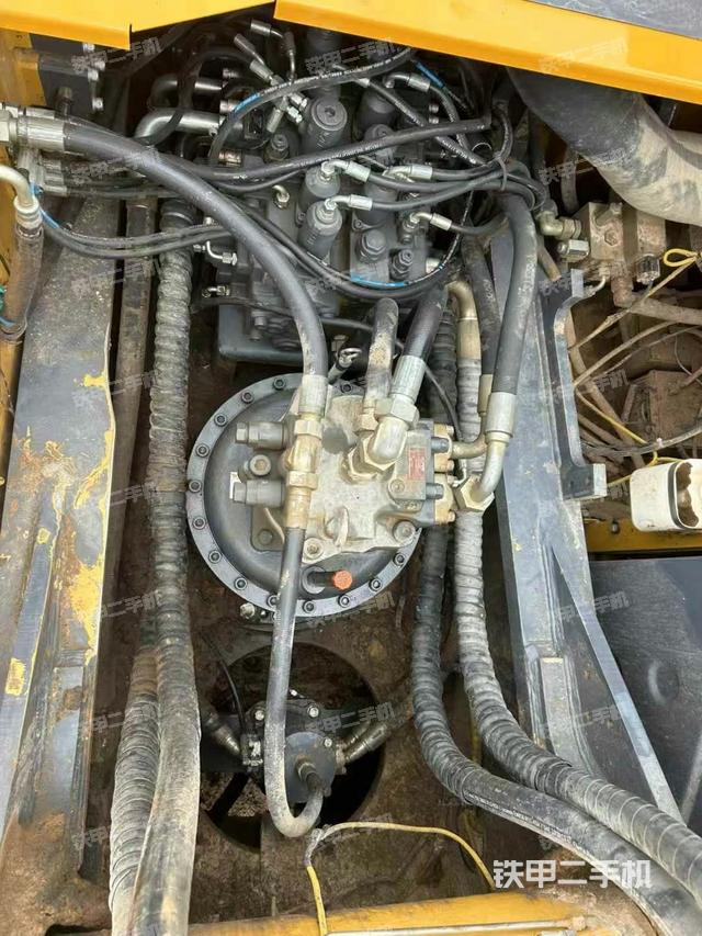 回轉(zhuǎn)馬達(dá)和主控閥（整機外觀）