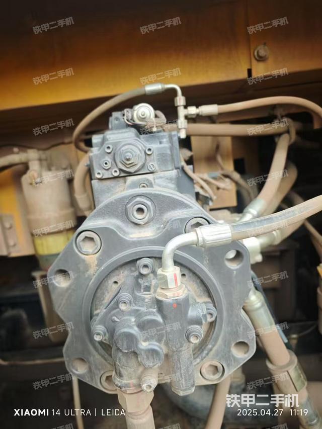 液壓泵艙室正面整體(整機外觀) 液壓泵艙室正面整體(整機外觀)