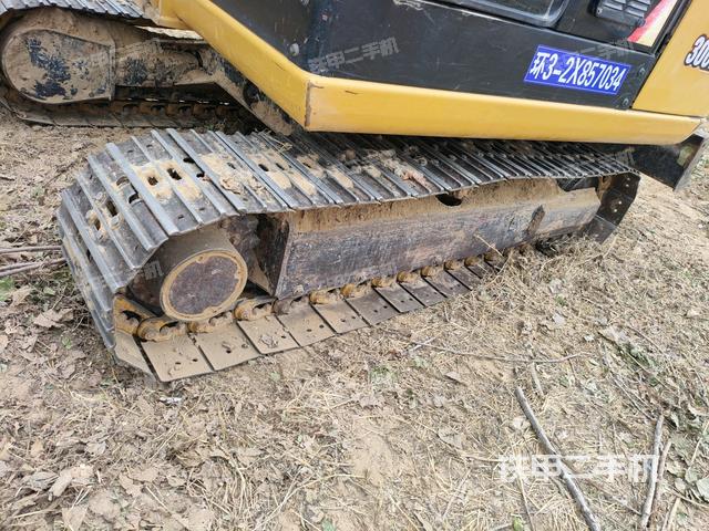 右側(cè)履帶整體?(行走機(jī)構(gòu)) 右側(cè)履帶整體?(行走機(jī)構(gòu))