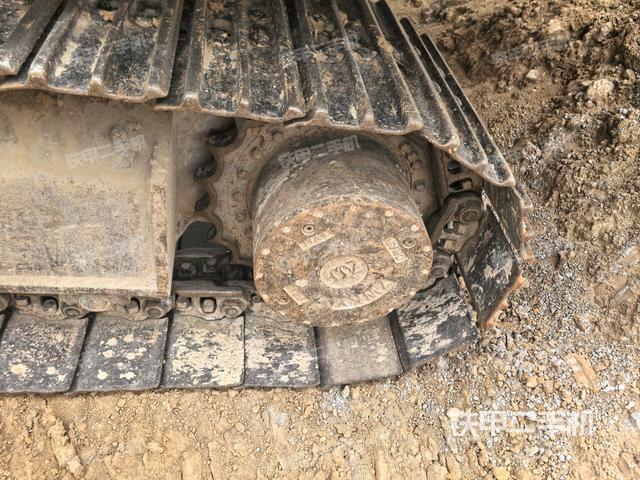 右驅(qū)動(dòng)輪（行走機(jī)構(gòu)）