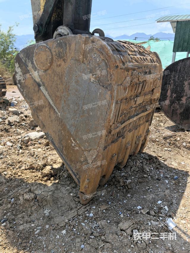 铲斗右后整体（工作和回转装置）