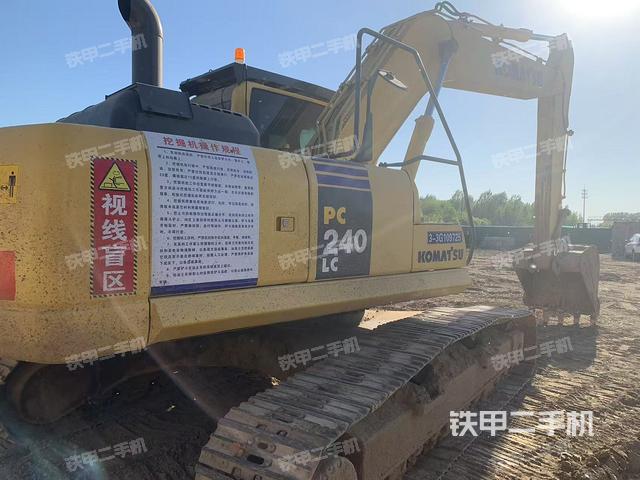 小松PC240LC-8M0挖掘机的设备实拍-第2张实拍照片