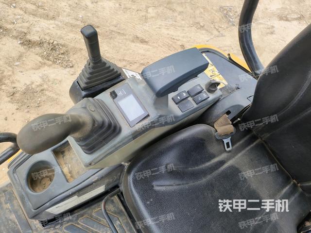 座椅右側(cè)控制臺/鑰匙門/油門/含右手柄（駕駛室部分）