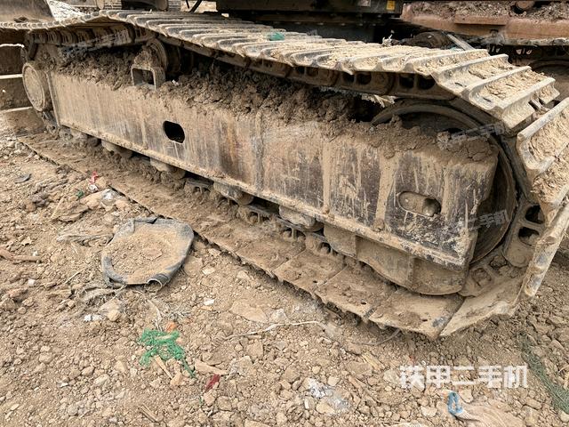 單側(cè)履帶整體(整機外觀) 單側(cè)履帶整體(整機外觀)