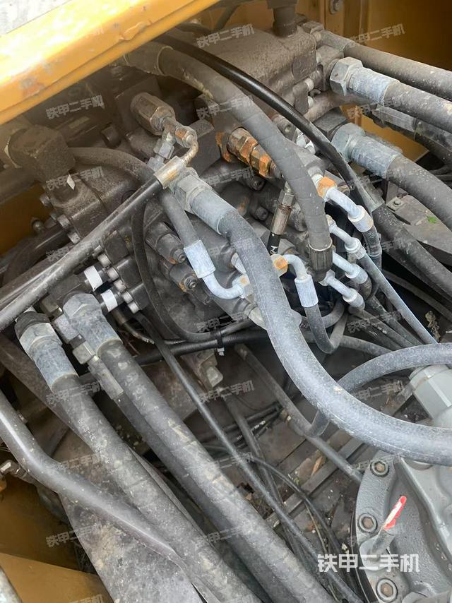 回轉(zhuǎn)馬達和主控閥（整機外觀）