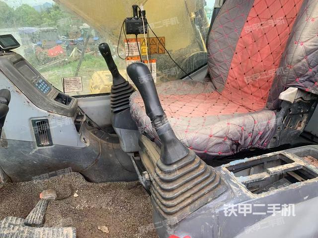 駕駛室整體(整機外觀) 駕駛室整體(整機外觀)