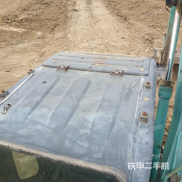 驾驶室顶部（整机外观）