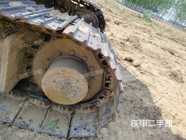 左驅(qū)動輪（行走機構(gòu)）