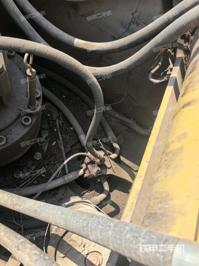 中央回轉接頭特寫(上車部件) 中央回轉接頭特寫(上車部件)