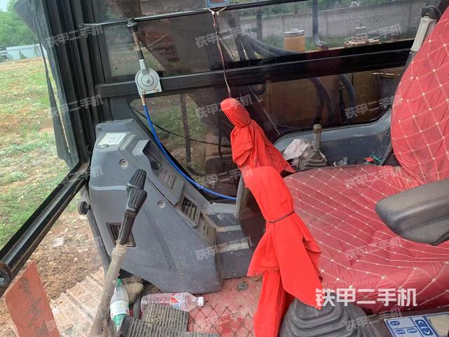駕駛室整體(整機外觀) 駕駛室整體(整機外觀)