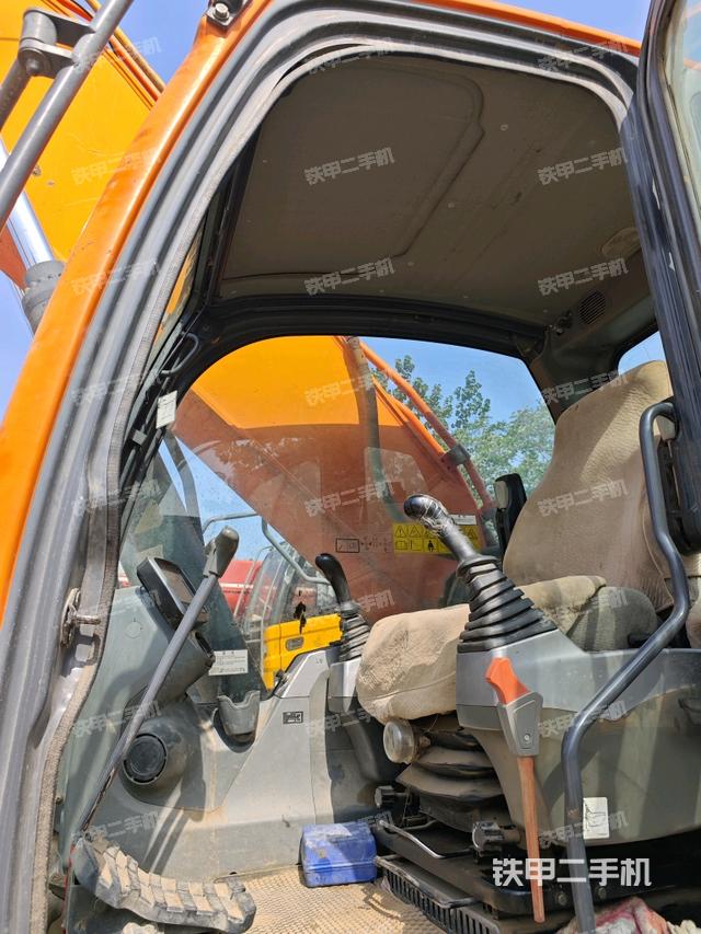 驾驶室整体（整机外观）