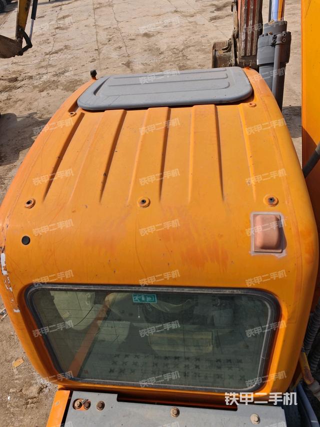 驾驶室顶部（整机外观）