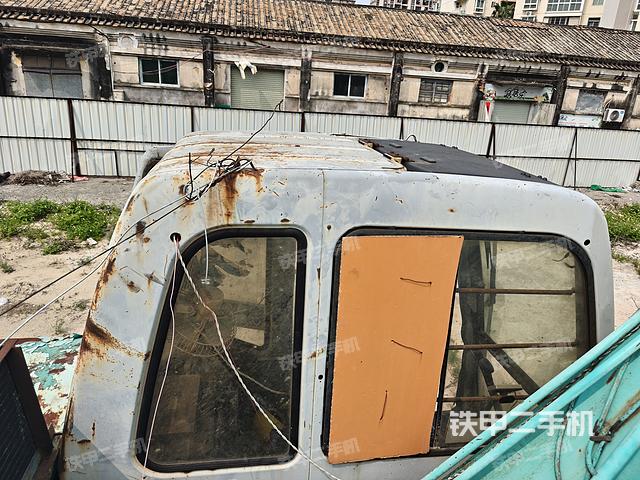 驾驶室顶部（整机外观）