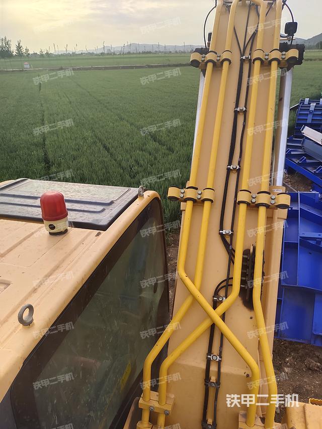 驾驶室顶部（整机外观）