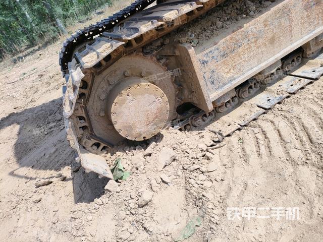 右驅(qū)動輪（行走機構(gòu)）