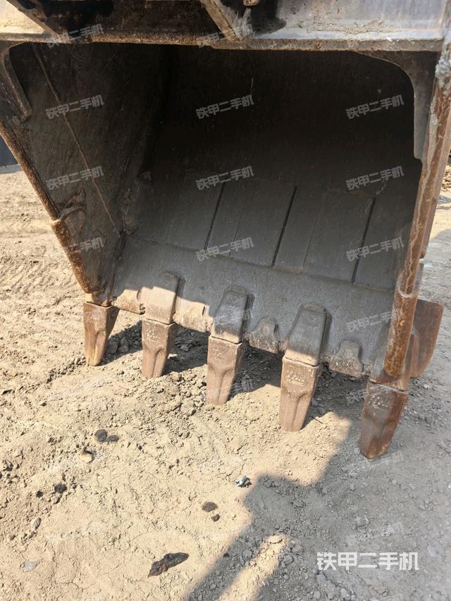 鏟斗右后整體(工作和回轉裝置) 鏟斗右后整體(工作和回轉裝置)