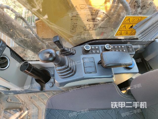 座椅右側(cè)控制臺/鑰匙門/油門/含右手柄（駕駛室部分）